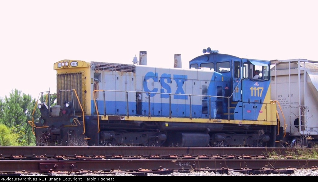 CSX 1117 switches a cut of cars